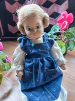 Puppe, Mädchen mit Blaudruckkleid, 40 cm. Niedersachsen - Schortens Vorschau
