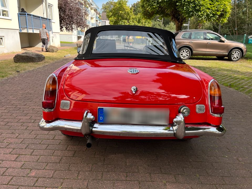 MG Oldtimer MGB mit Overdrive in Köln