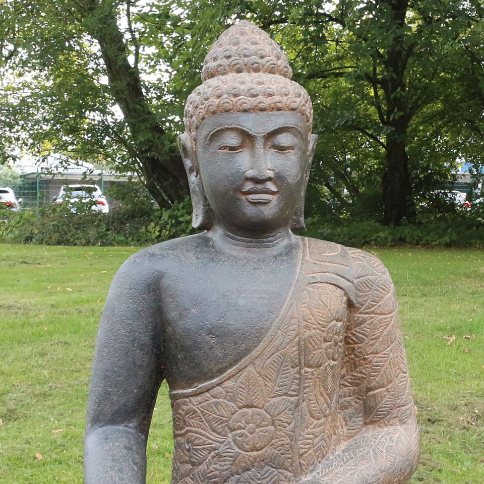 Buddha Gartenfigur Steinfigur Greenstone antik hand on knee 80 cm in Bochum