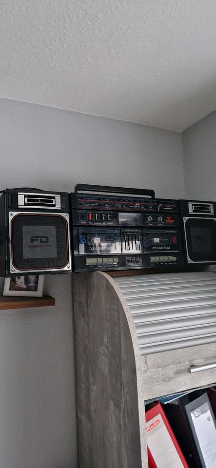 Ghettoblaster Radio Kassette aus den 90er Vintage Retro Rap in Waldböckelheim