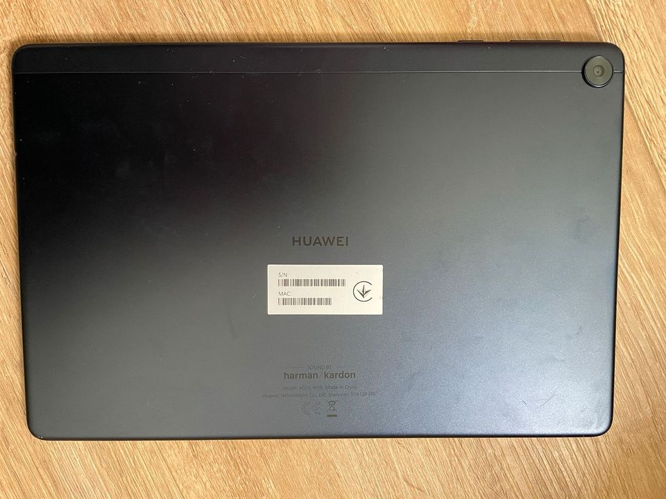 Huawai Tablet AG53-W09 mit Diplayschaden und Hülle in Hamburg