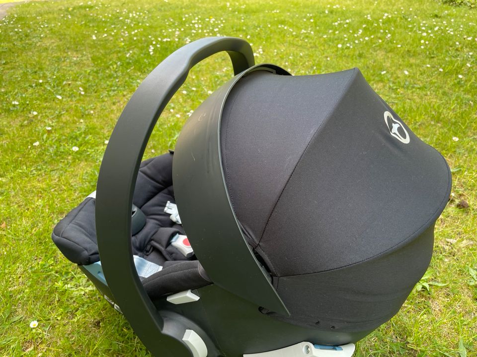 Babyschale/MaxiCosi / Cybex dunkelblau in Neustrelitz