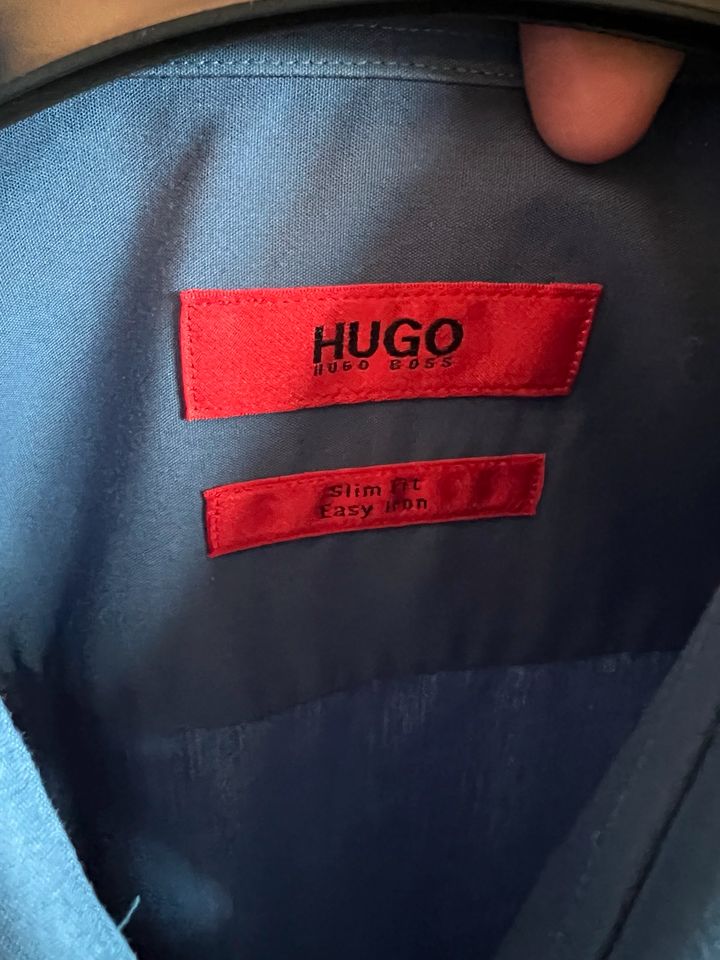 Hugo Boss Hemd schwarz und blau in Gehrden