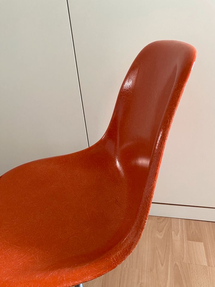 Herman Miller Fiberglas Stuhl DSR Eames Vintage in Mönchengladbach