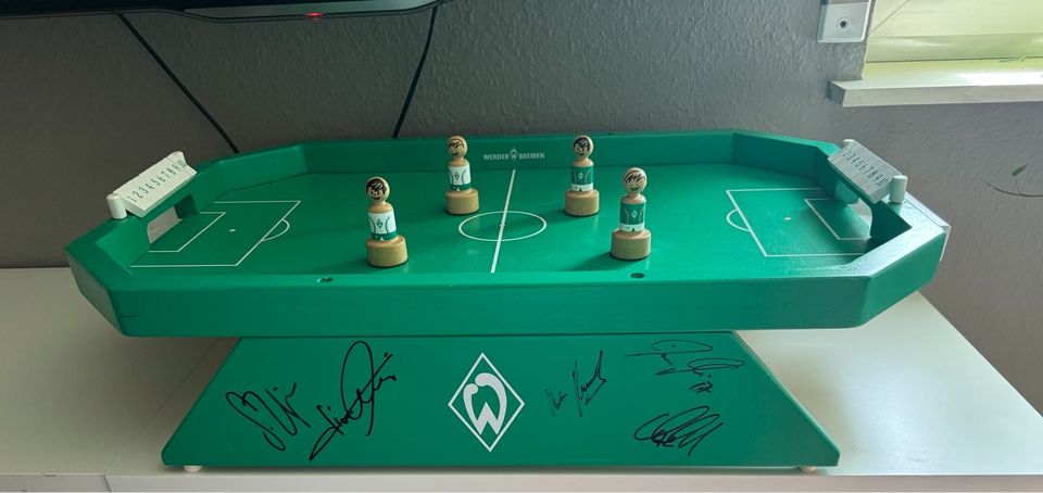 WeyKick Werder Bremen mit Unterschriften Ailton, Klasnic,… in Weyhe
