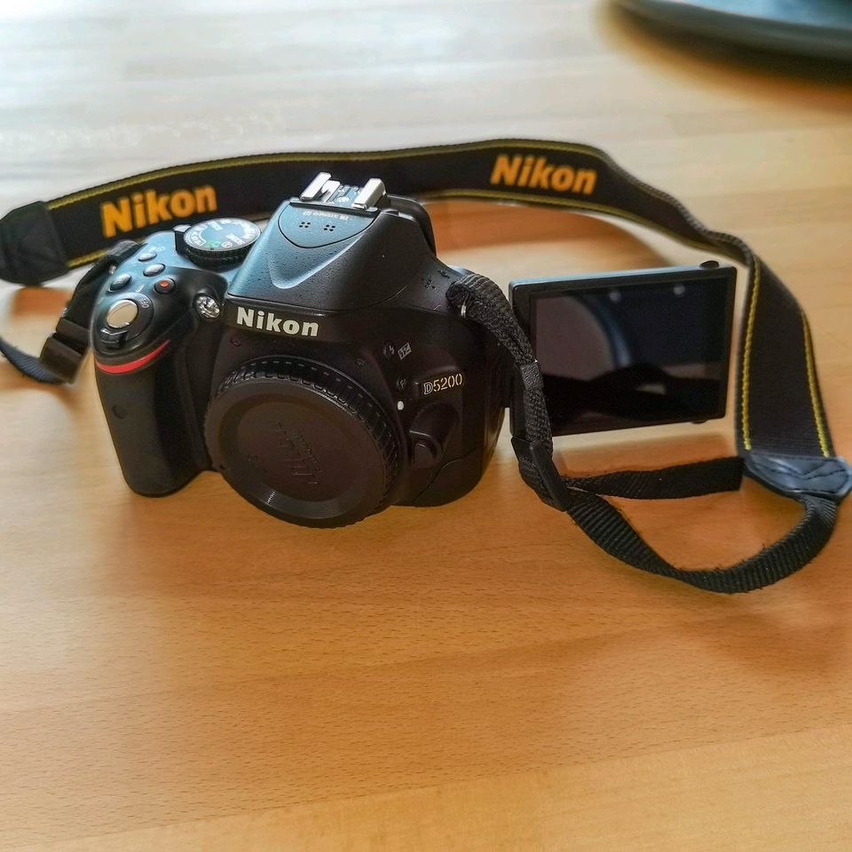 ⭐ Nikon D5200 Tamron SP 70-300 mm Nikon DX AF-S Nikkor 18-105 mm in Geesthacht