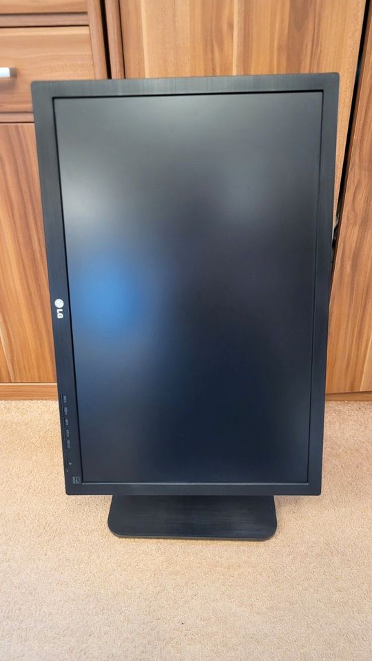 LG Monitor 24MB65PY-B 24" Neuwertig in Hausham