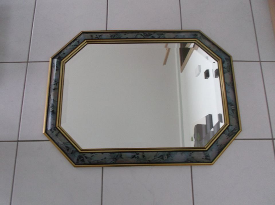 schöner Spiegel für Flur, Garderobe etc. 65 x100 cm in Röthlein