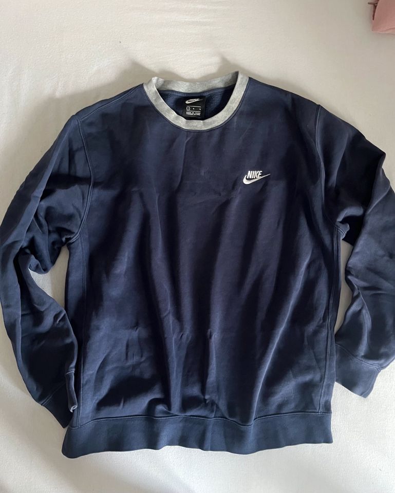 Nike Sweatshirt dunkelblau in Schopfheim