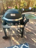 Weber Pulse 2000 Elektrogrill mit Rollwagen und Abdeckhaube Bayern - Veitsbronn Vorschau