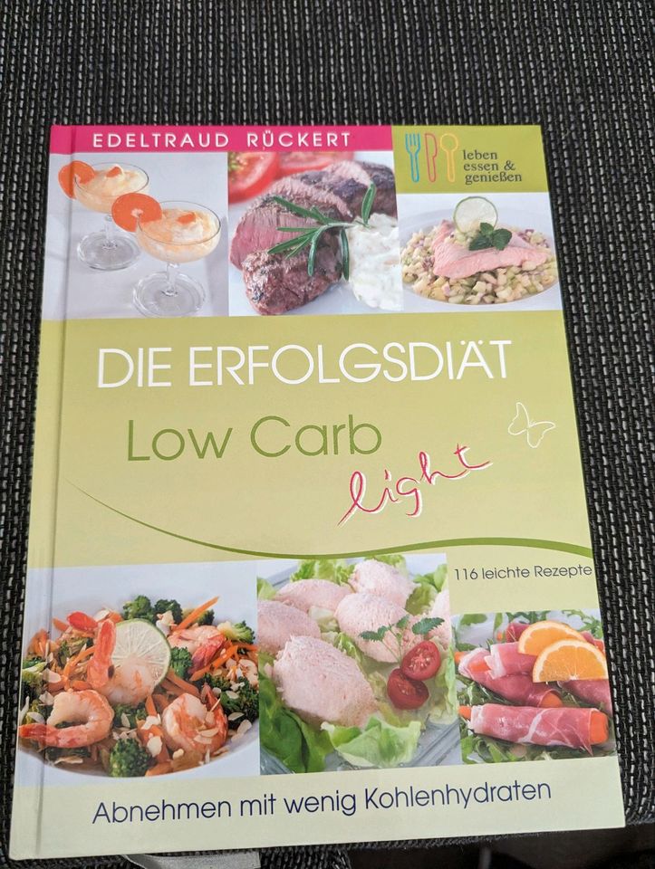 Kochbücher von Weight Watchers und Low Carb+ Lexikon der Kräuter in Ahrensbök