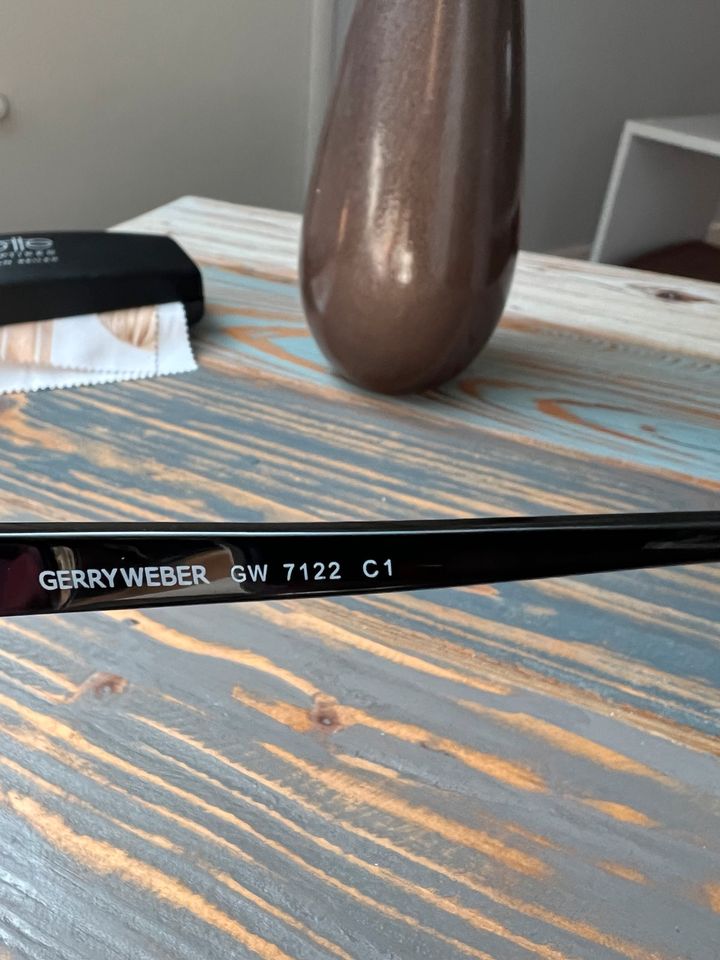 Gerry Weber Sonnenbrille GW7122 schwarz-grau lila Farbverlauf in Stade