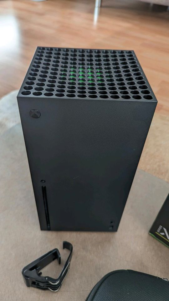 Xbox Series X 1TB + WD Black 5TB + Elite Controller + 18 Spiele in Kassel