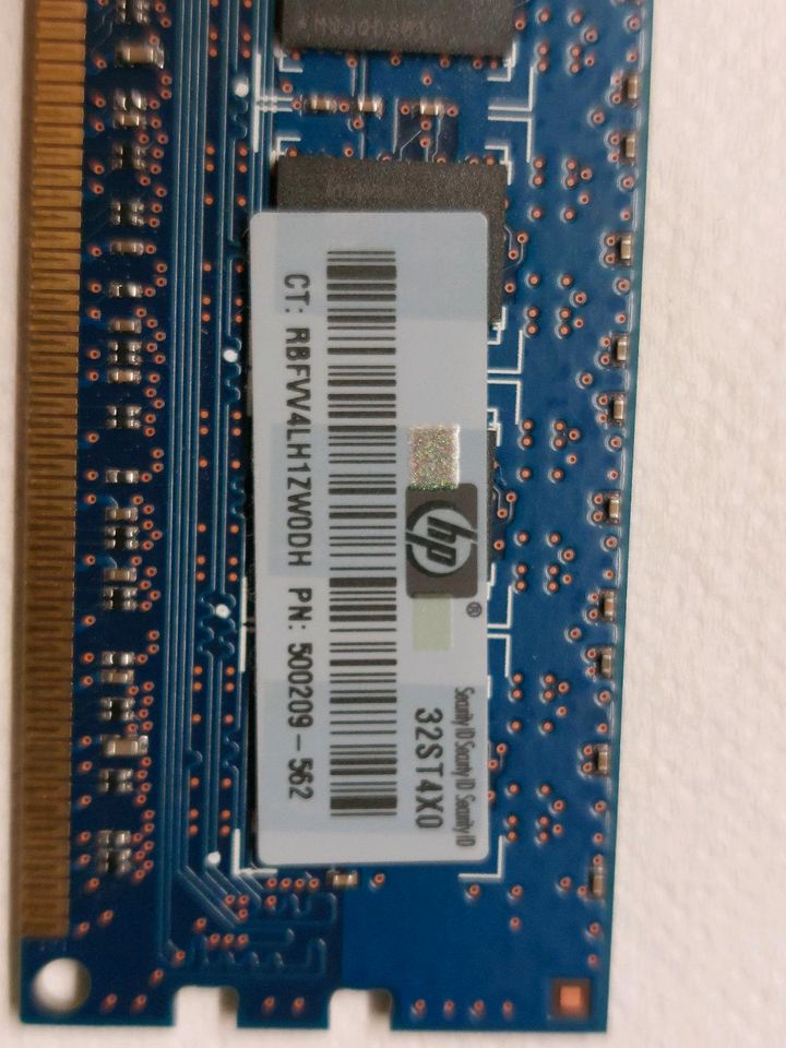 DDR3 RAM PC3 -10600E 2x 2GB Hynix HMT125U7TFR8C in Stetten