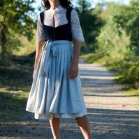 Dirndl mit 2 Schürzen Trachten Blau Samt Handmade XL 42, 2XL 44 Nordrhein-Westfalen - Kranenburg Vorschau