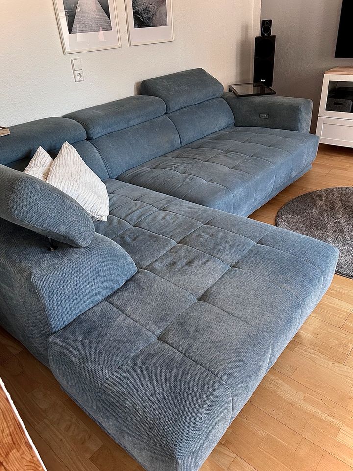 Sofa mit XXL Hocker elektrisch in Braubach