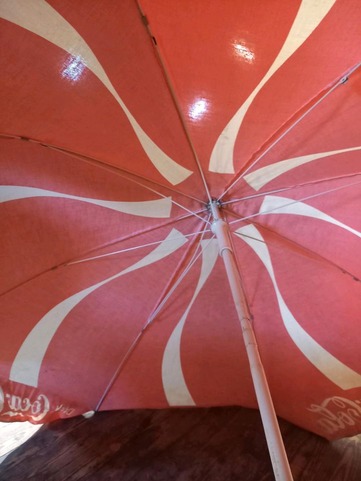 Coca Cola Sonnenschirm alt in Harsewinkel - Greffen