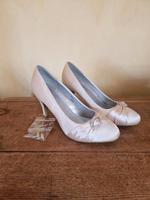 Pumps beige Hessen - Reiskirchen Vorschau