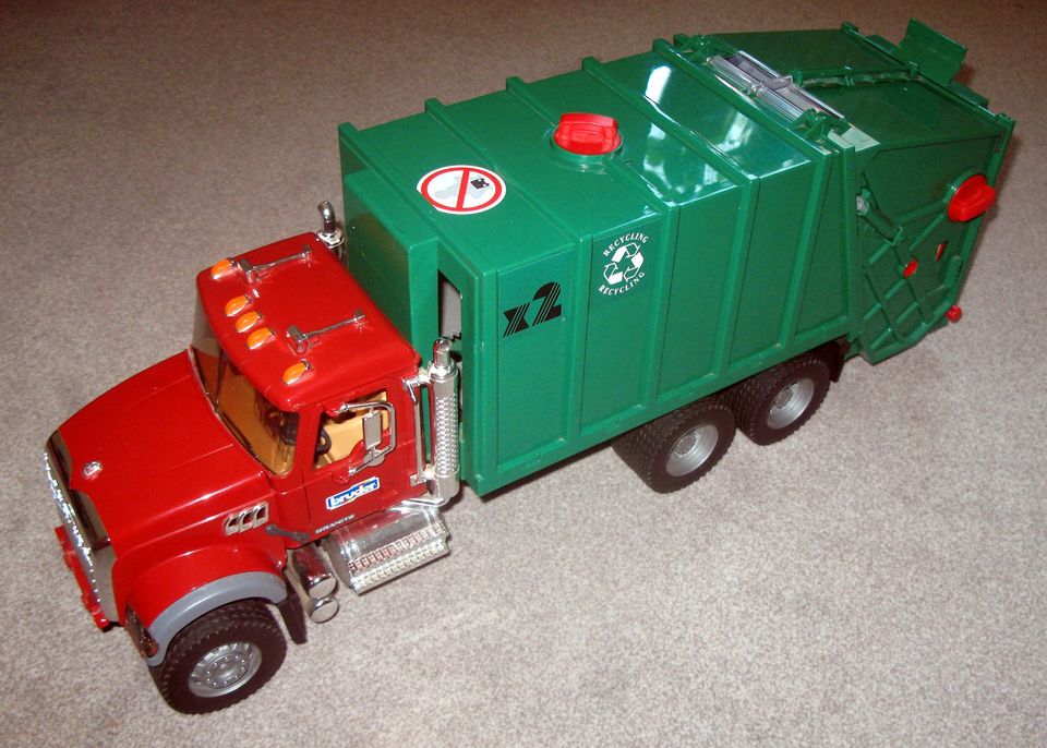 Bruder Mack Granite Müll LKW 2812 Spielzeugauto in Barchfeld
