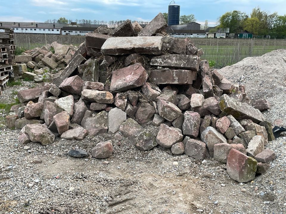 Sandsteine,  Quader , Bruchsteine in Neuried