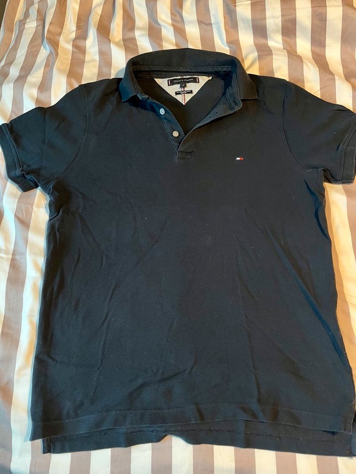 Polo Shirt von Tommy Hilfiger M in dunkelblau in Halstenbek
