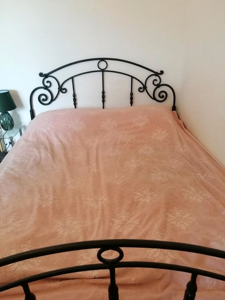 Wunderschönes indisches Bett inkl. Lattenrost in Düsseldorf