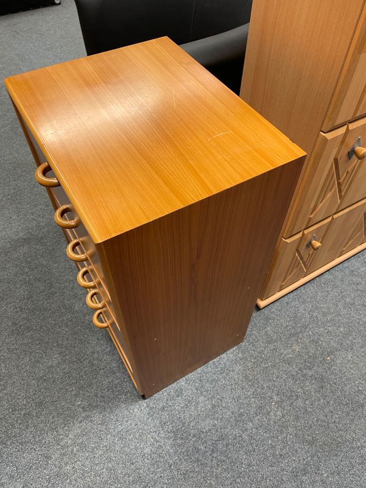 Kleiner stabiler Schubladenschrank Kommode Holz Vintage Retro in Hannover