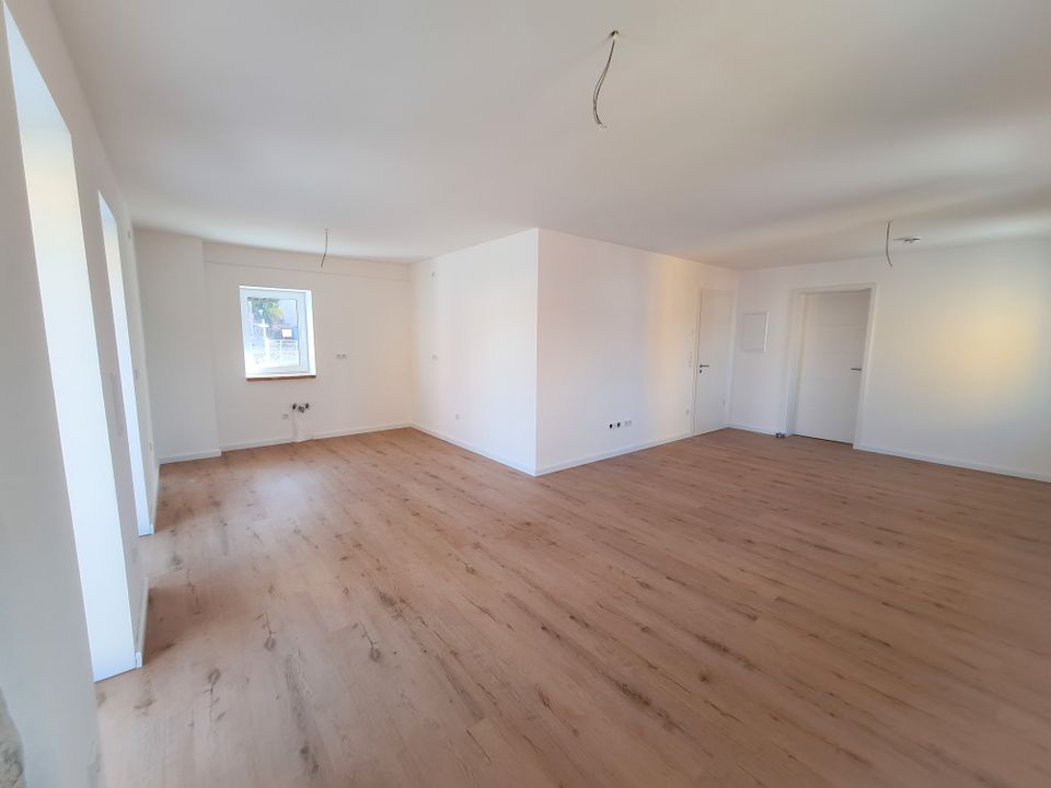 Hochwertig renoviert, sofort frei + viel Platz: 2,5-Zimmer-Wohnung + Studio, Parsberg in Parsberg