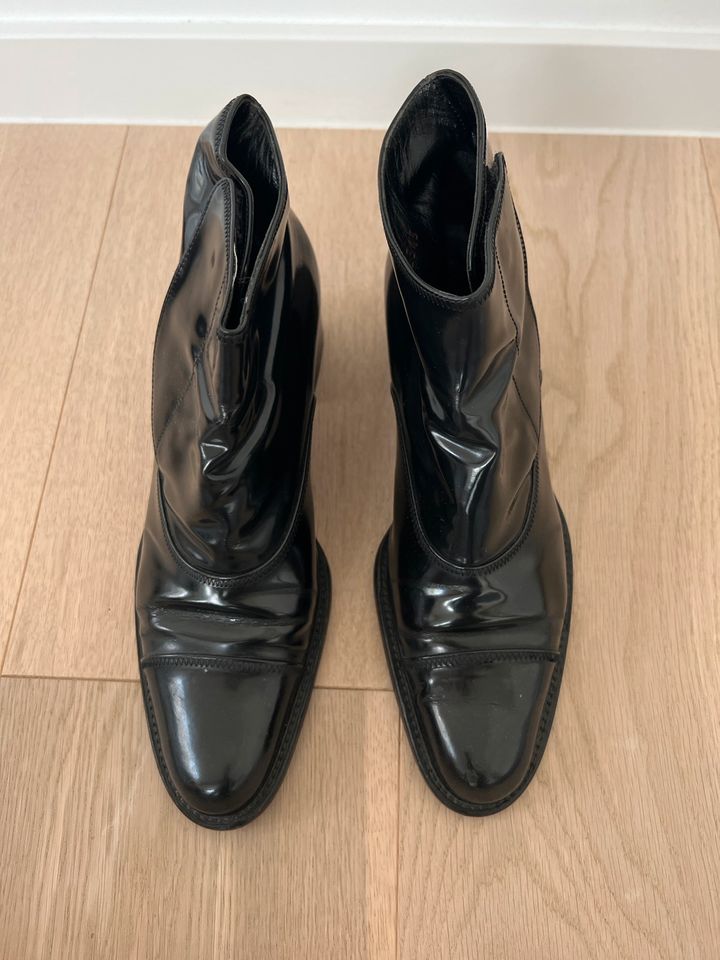 Prada Stiefelette Gr 40 schwarz glänzendes Leder in Ratingen