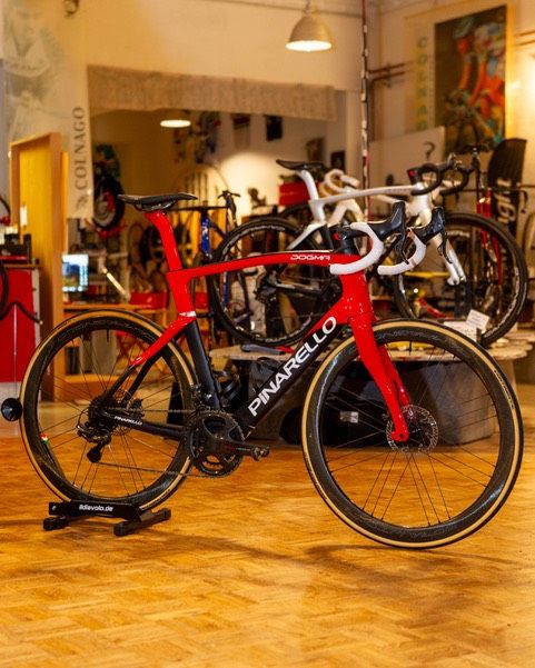 NEU Pinarello Dogma F / X Hausmodell Shimano Ultegra Di2 & Mavic in Bad Honnef