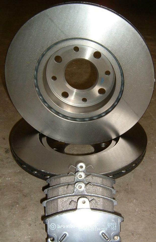 fiat barchetta bremsscheibenkit m. bel. brembo vo. kl. zange in Amstetten