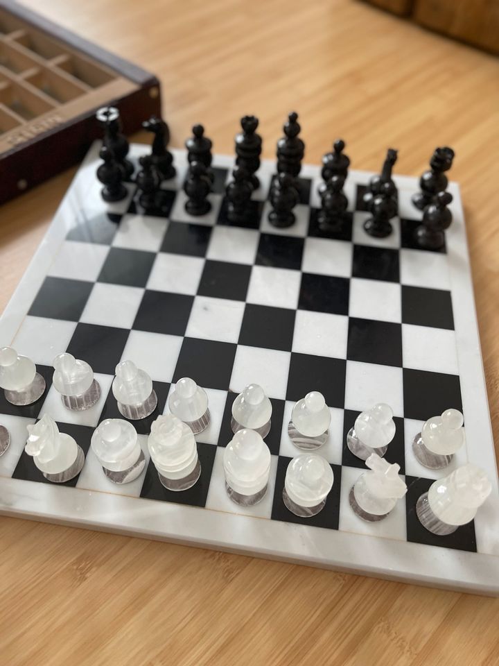 Schachspiel aus edlem Stein Mamor Optik in Konstanz