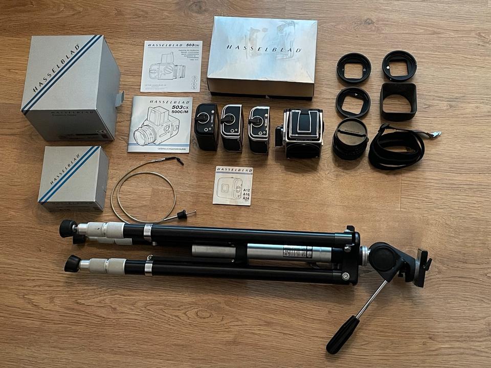 Hasselblad 503 CXi Zeiss 80 mm 2,8 T 3 Magazine und Zubehö in Fürth