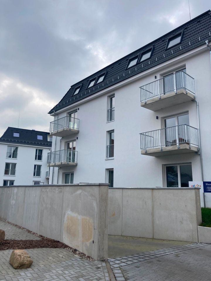 schicke 1ZKB SeniorenWohnung mit Loggia und Fahrstuhl im DG in Dresden