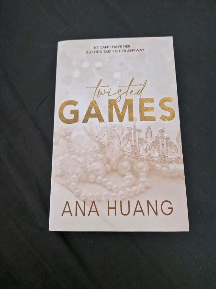 Roman 'Twisted Games' von Ana Huang in Limburg