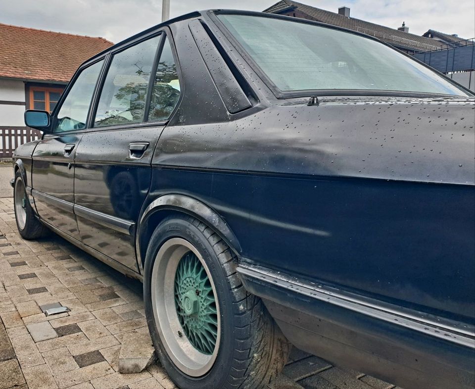 BMW 525 Eta E28 Oldtimer Scheunenfund Rarität in Kehl