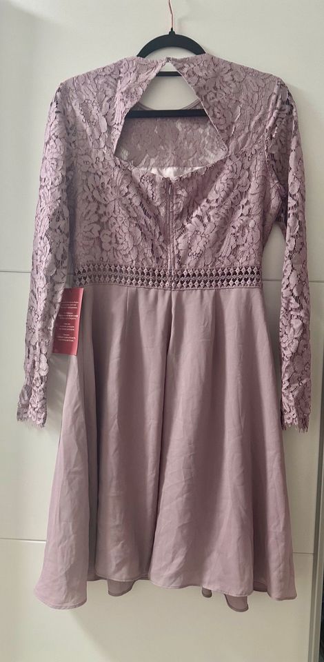 Damen Kleid mit spitze Ärmeln lila Größe s/36 neu in Ahlen