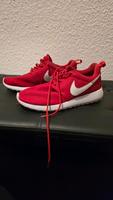 Rote Nike Schuhe laufen Sport sneakers weisse Sohle Gr.38,5 Niedersachsen - Celle Vorschau