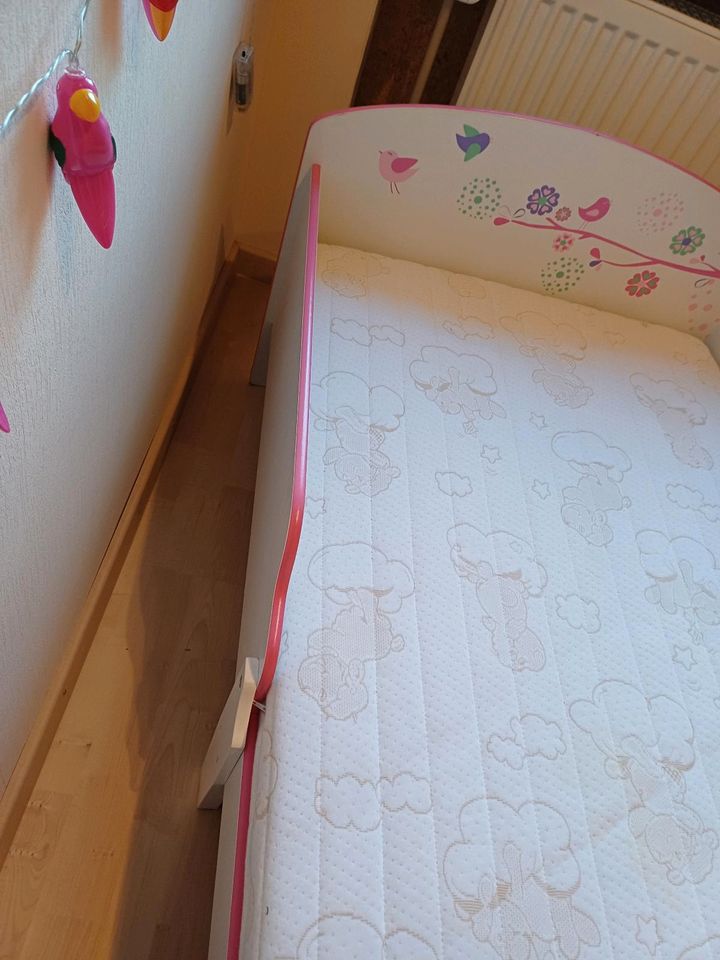 Kinderbett  Mädchenbett 70x140 in Vierhöfen