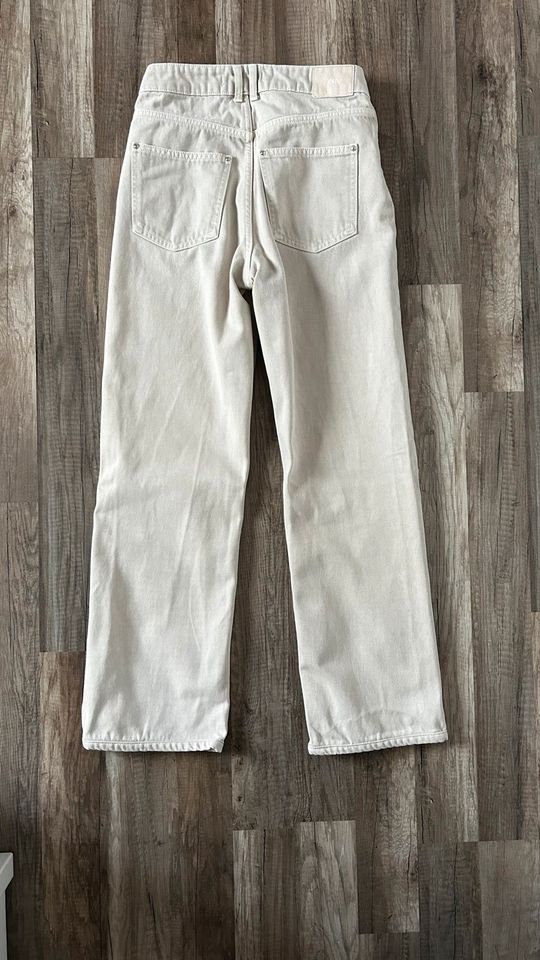 ZARA Straight Jeans in Nassau