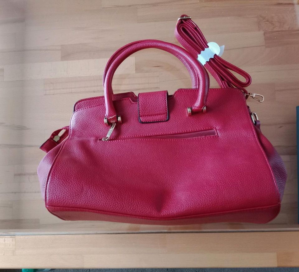 Handtasche Umhängetasche in rot von David Jones in Quierschied