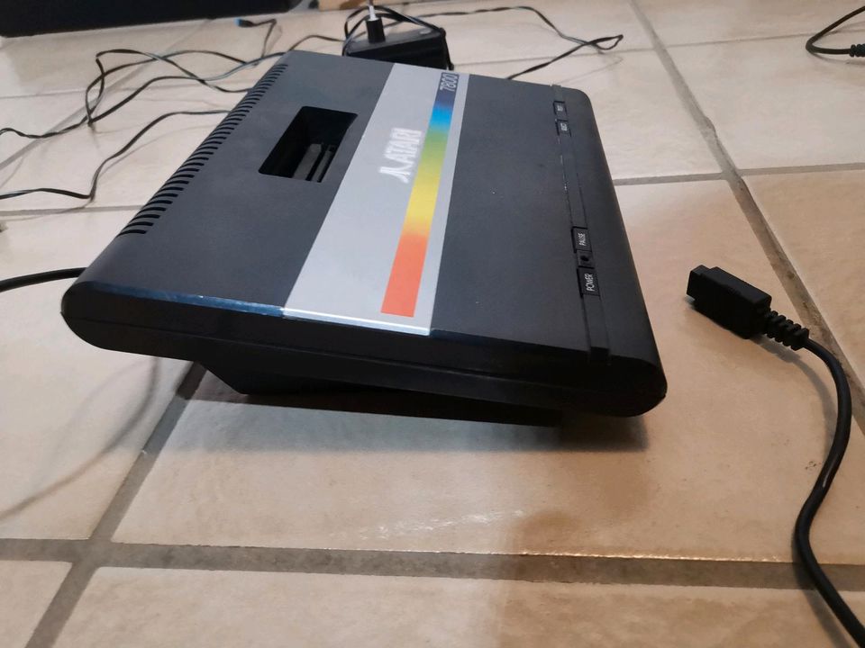 Alter ATARI 7800 mit 8 Spielen und 2 Joy Sticks in Kirchlengern