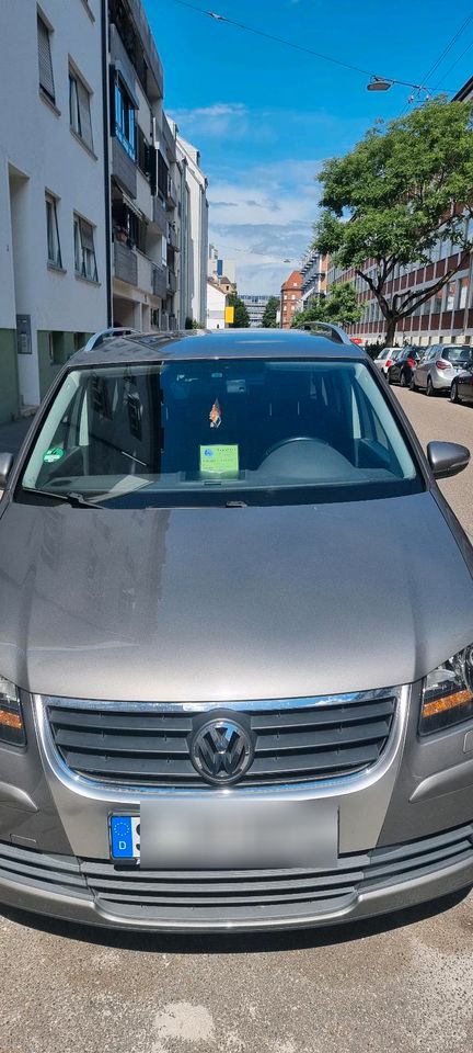 Volkswagen Touran 7 Sitzer in Stuttgart