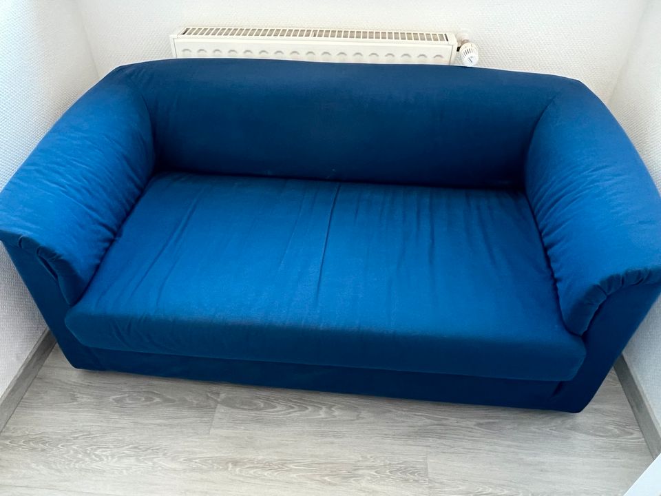 blaues Sofa in Bad Arolsen