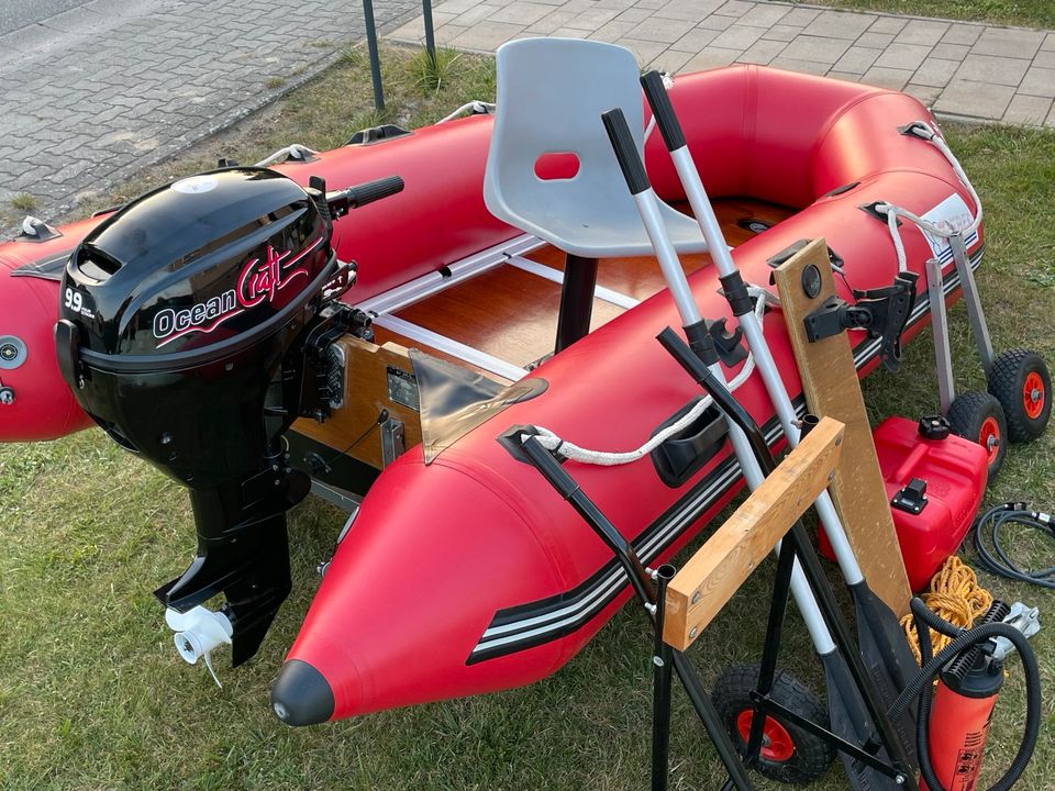 Schlauchboot mit 9.9 PS Außenbordmotor und Hafentrailer in Demmin