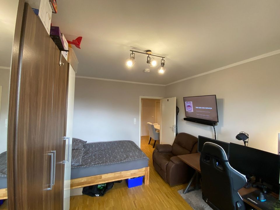 *Gemütliches WG-Zimmer für Leute zwischen 20 und 30, 522€ Warm* in Düsseldorf