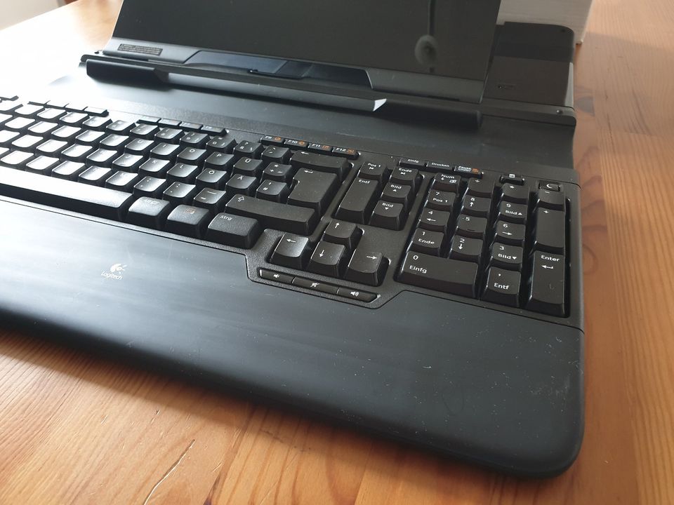 Logitech Alto Business Laptopständer Halter mit Tastatur, schwarz in Hamburg