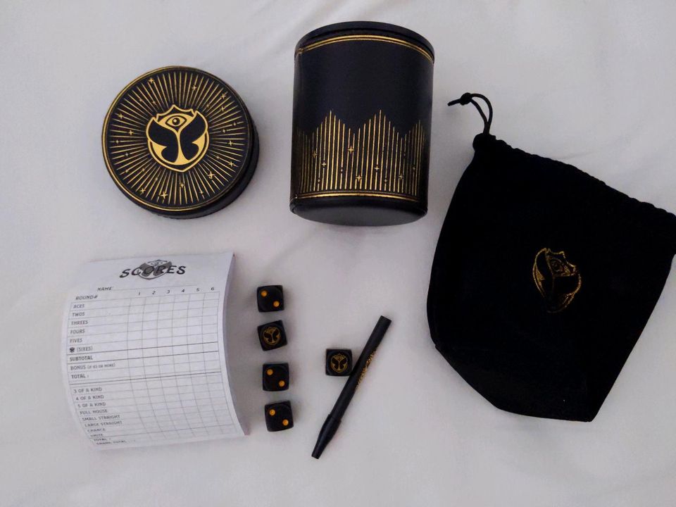 Tomorrowland 2022 Paket inkl. Armband, Beutel, Schlafsack etc. in Düsseldorf