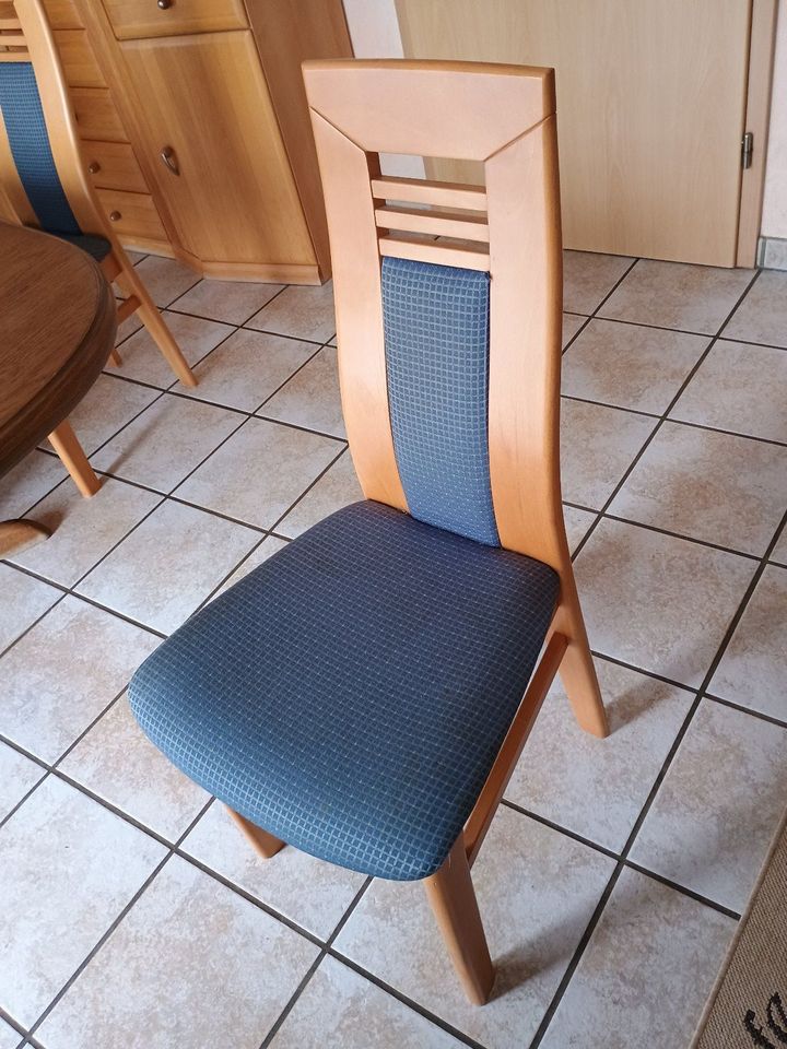 Esszimmertisch mit sechs Stühlen in Arnsberg
