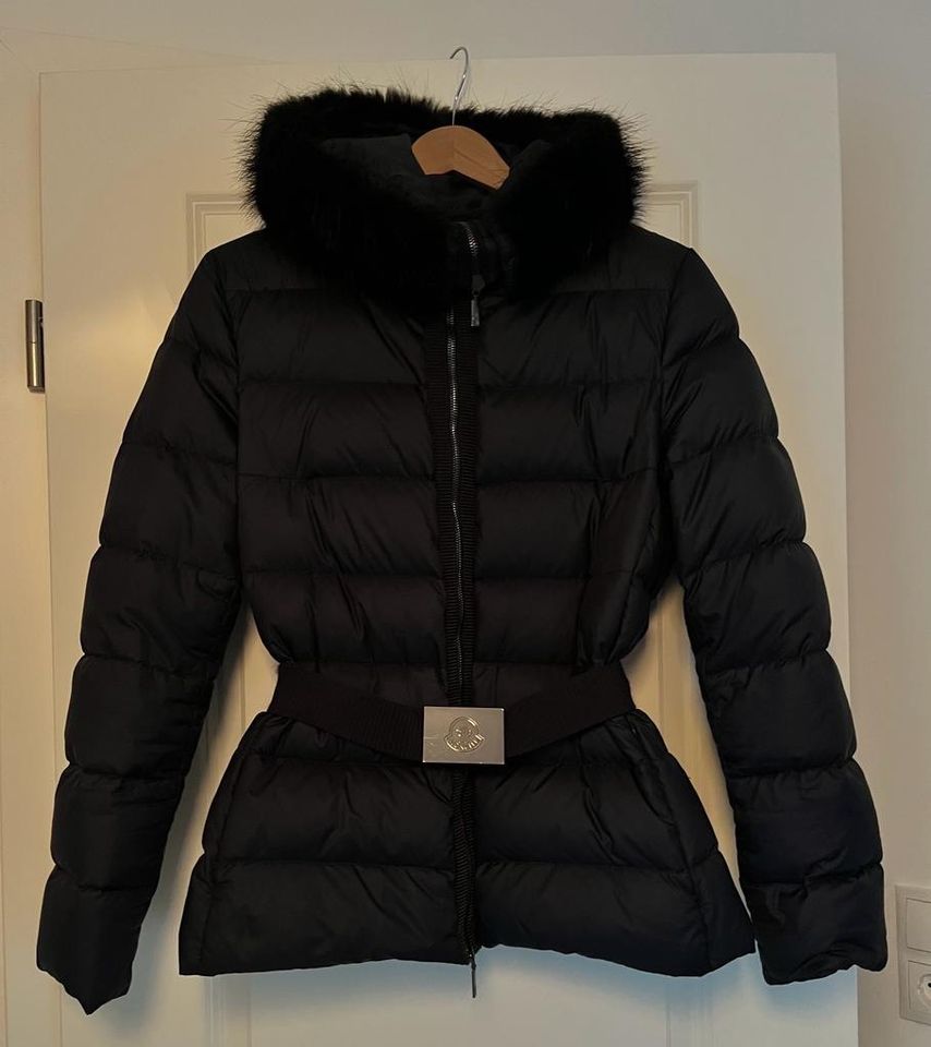 Moncler Jacke Dunkelblau in Größe 2 in Hamburg